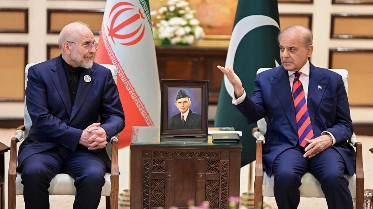 US and Iranian officials begin face-to-face talks in Pakistan