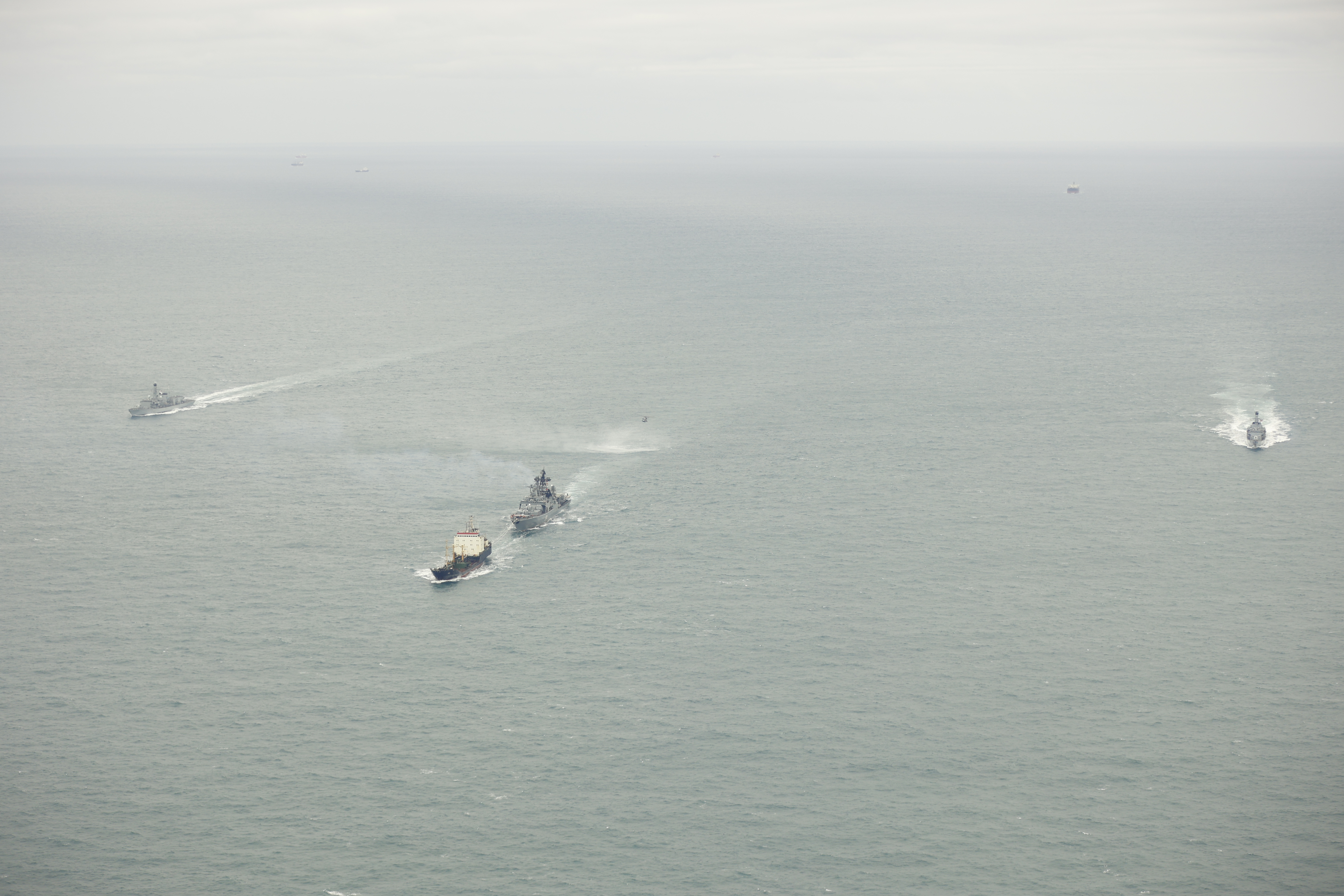 HMS Somerset and HMS St Albans tracks Severomorsk