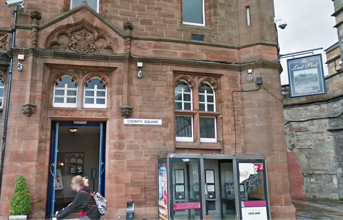 Attacker stabbed off-duty bar manager after being told to leave Paisley pub