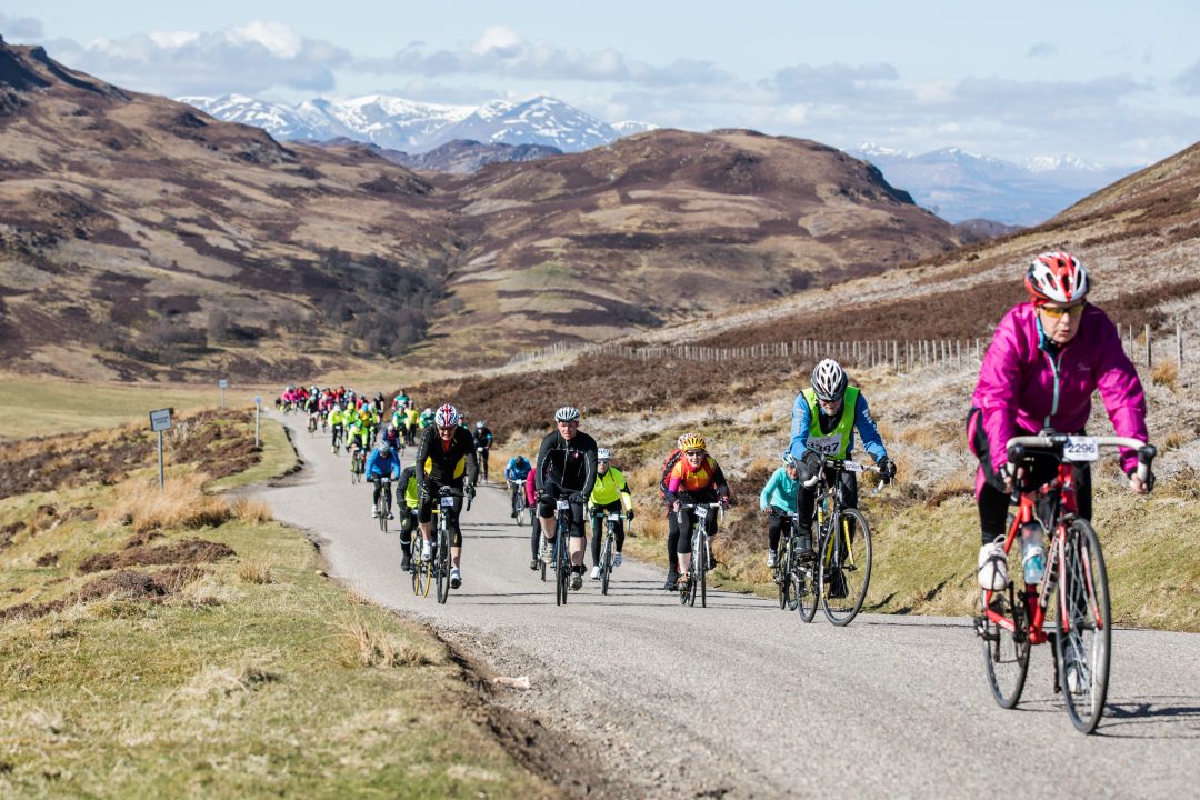 Thousands of cyclists descend on Highlands for Etape Loch Ness