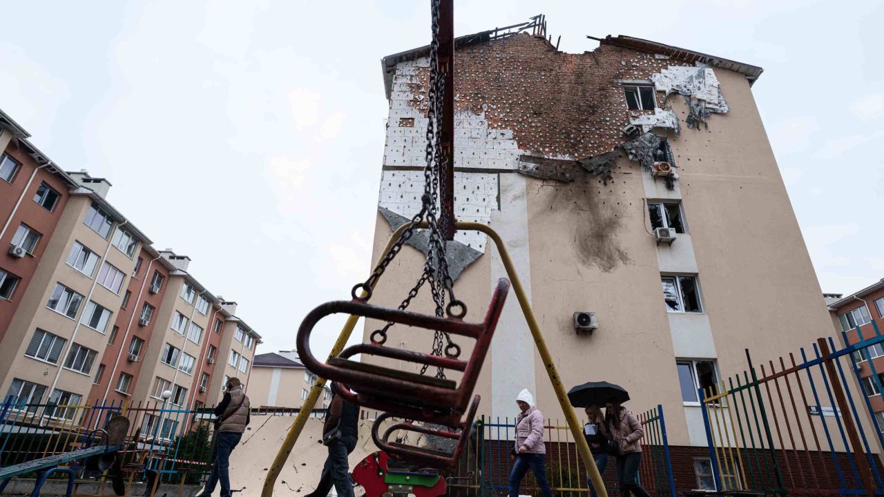 Russian strikes on Ukraine kill eight as Kyiv holds door open for Easter truce