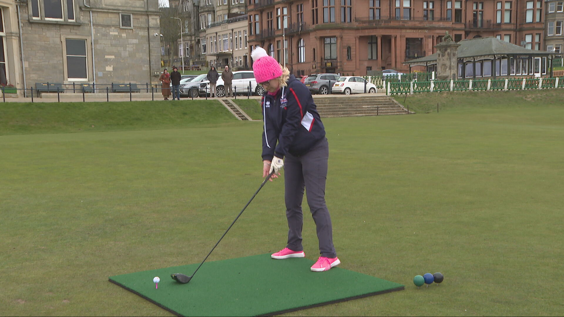 Alison practicing at St Andrews Links