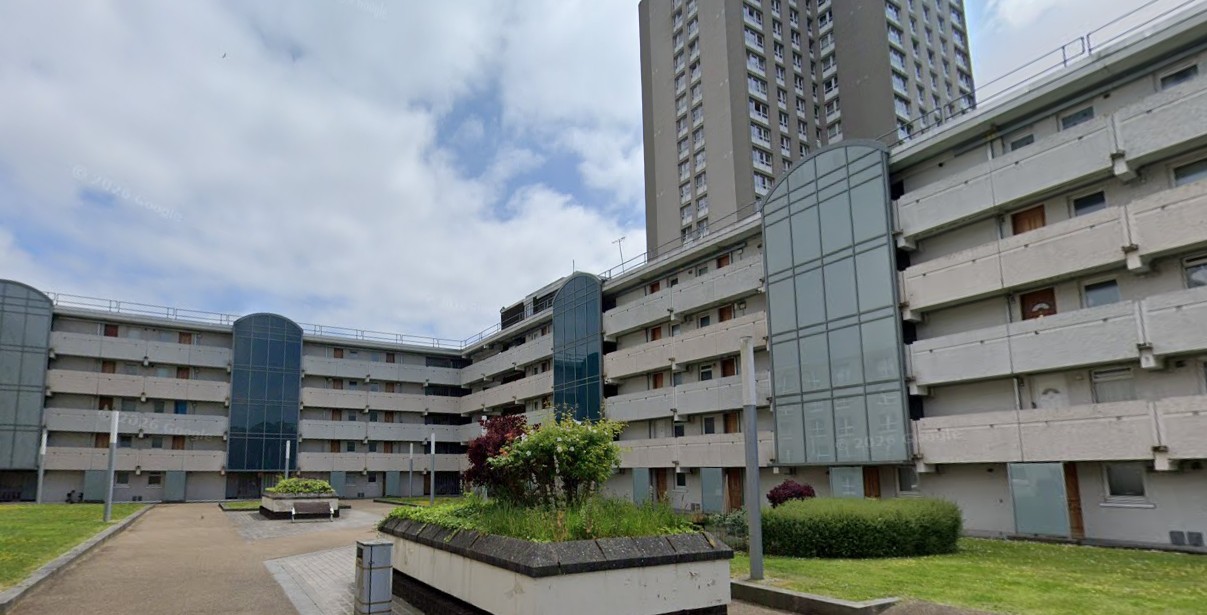 Firefighters battle blaze on fourth floor of Glasgow flat block