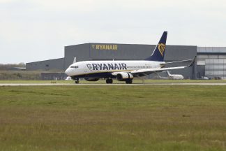 Ryanair sees fares and costs under pressure due to Iran war