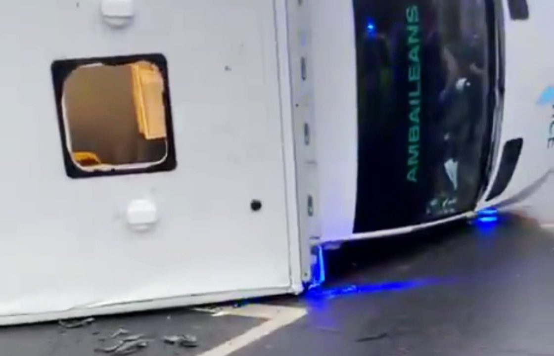 Patient dead and three ambulance staff in hospital after crash in Glasgow