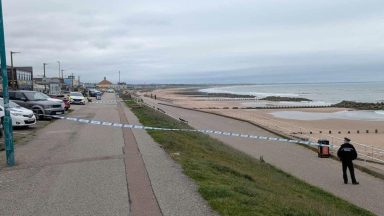 Bomb squad called to Aberdeen beach as police lock down area