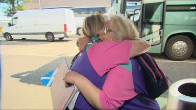 Unofficial 2014 Commonwealth Games ‘hugger’ returns as volunteer for 2026