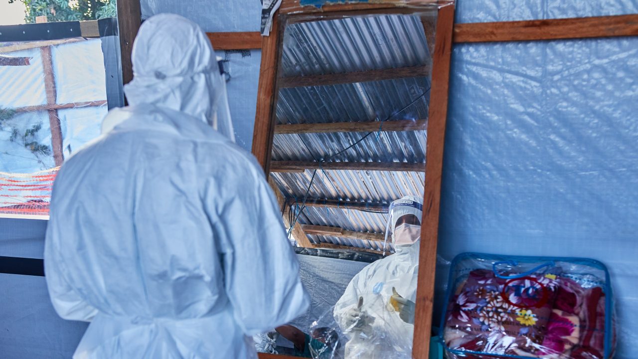 Ebola deaths in Congo top 500 as health workers threaten to strike