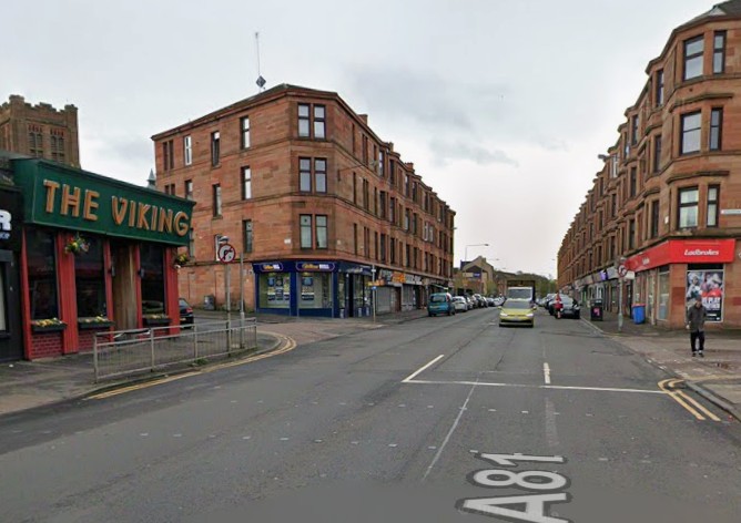 Man taken to hospital after being assaulted outside pub in Glasgow