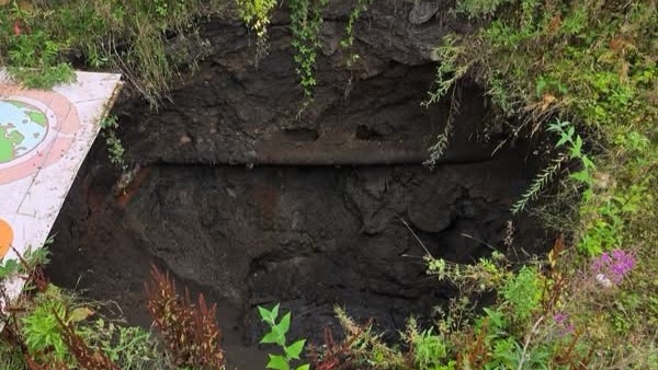 Alloa road closed after ‘mine shaft collapse’ near businesses