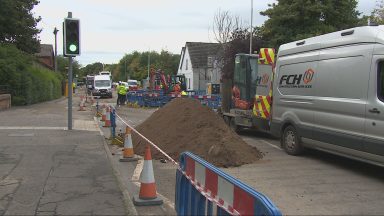 Street flooded and homes without water due to burst water main in Edinburgh