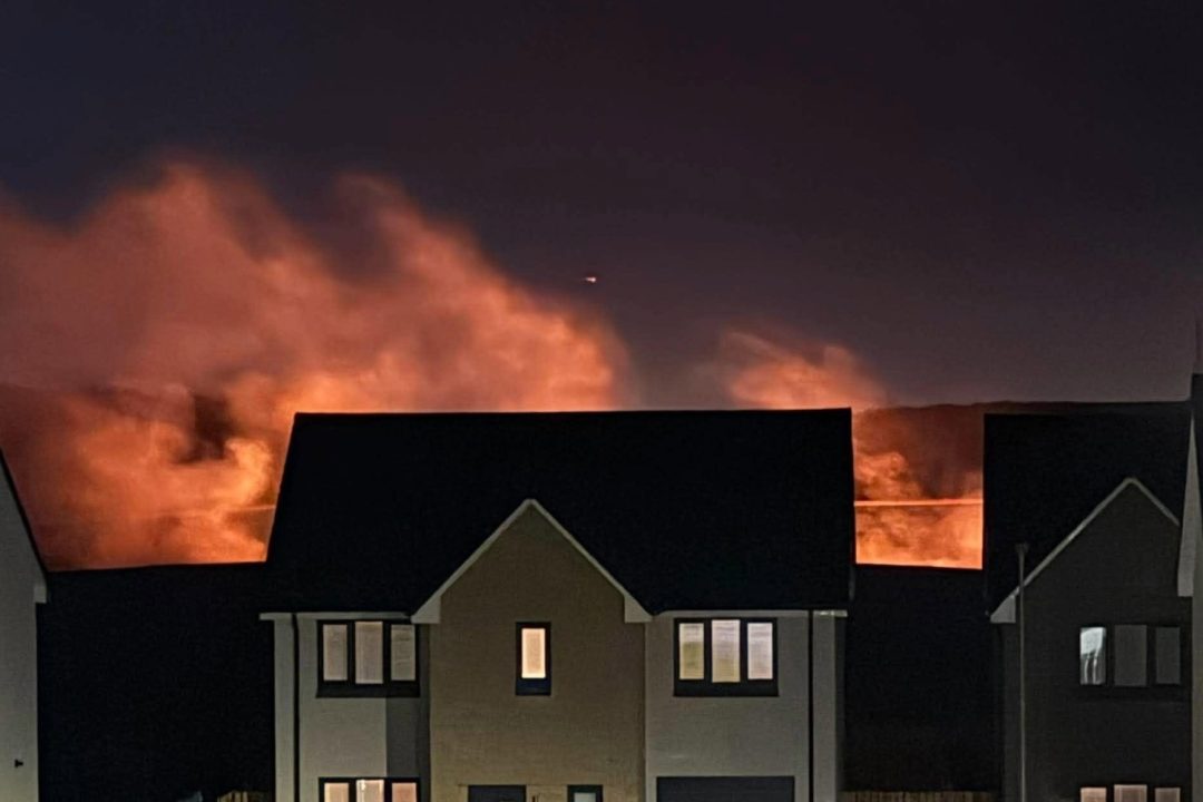 Fire crews battle fire in field near housing estate in Fife