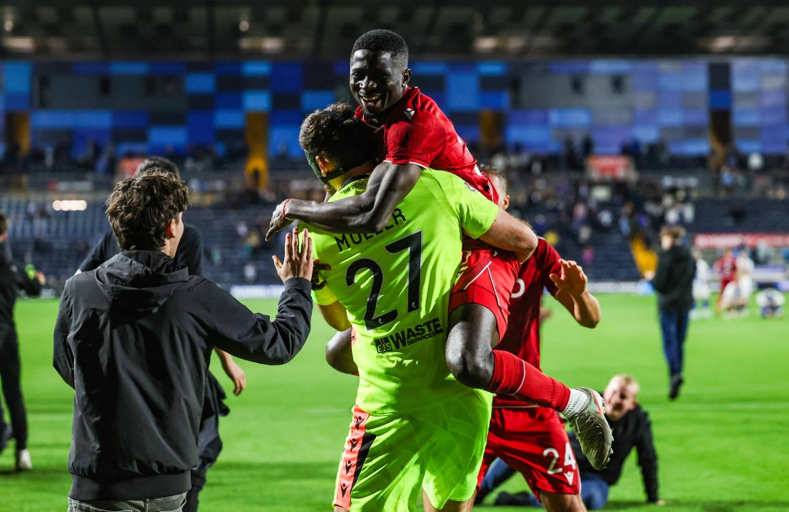 Aberdeen squad ‘behind’ Stephen Robinson after battling to semi-final with ten men 